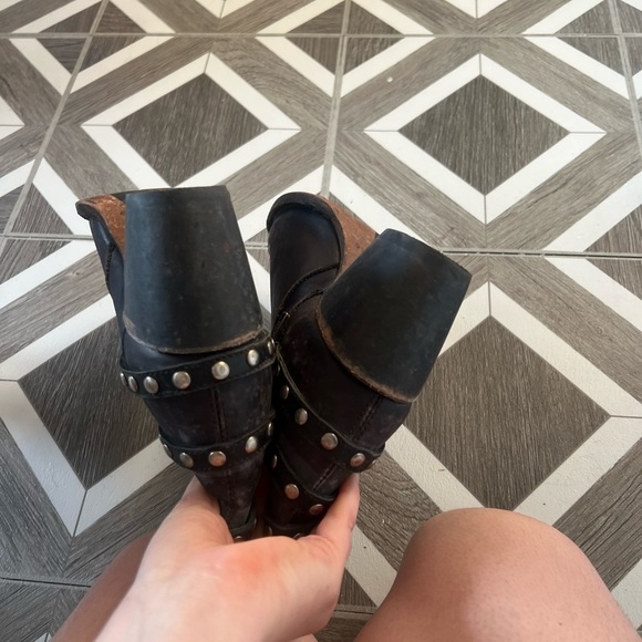 Corral Black Strappy Studded Boots, size 7.5 - Picture 7 of 7